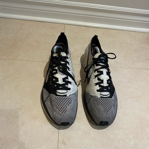 Nike Flyknit Racer - Black White Volt - Picture 3 of 3